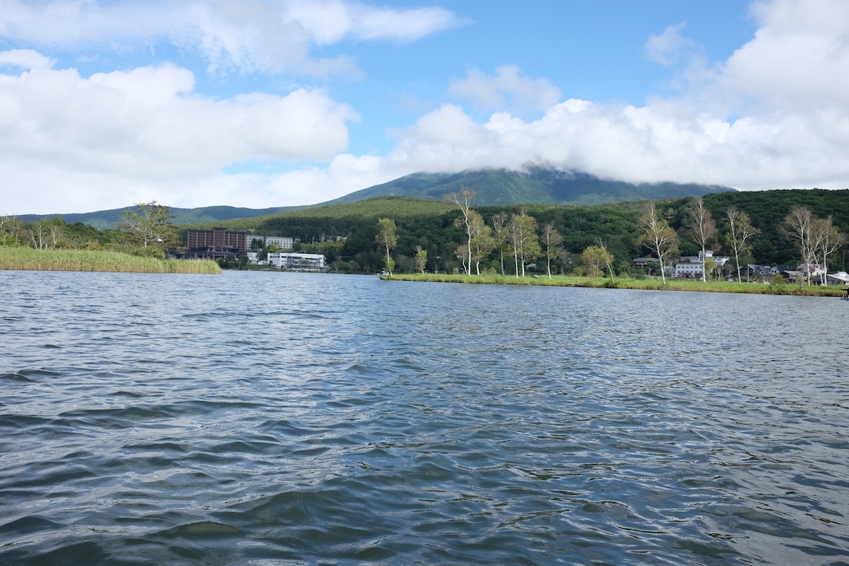 白樺湖の湖面